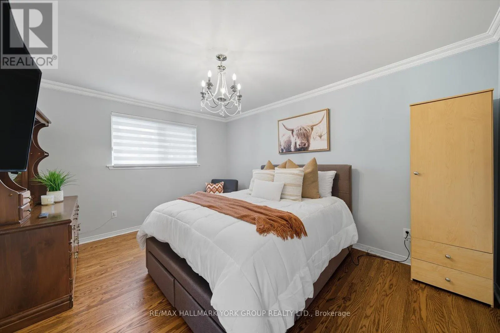 27 BROMLEY CRESCENT