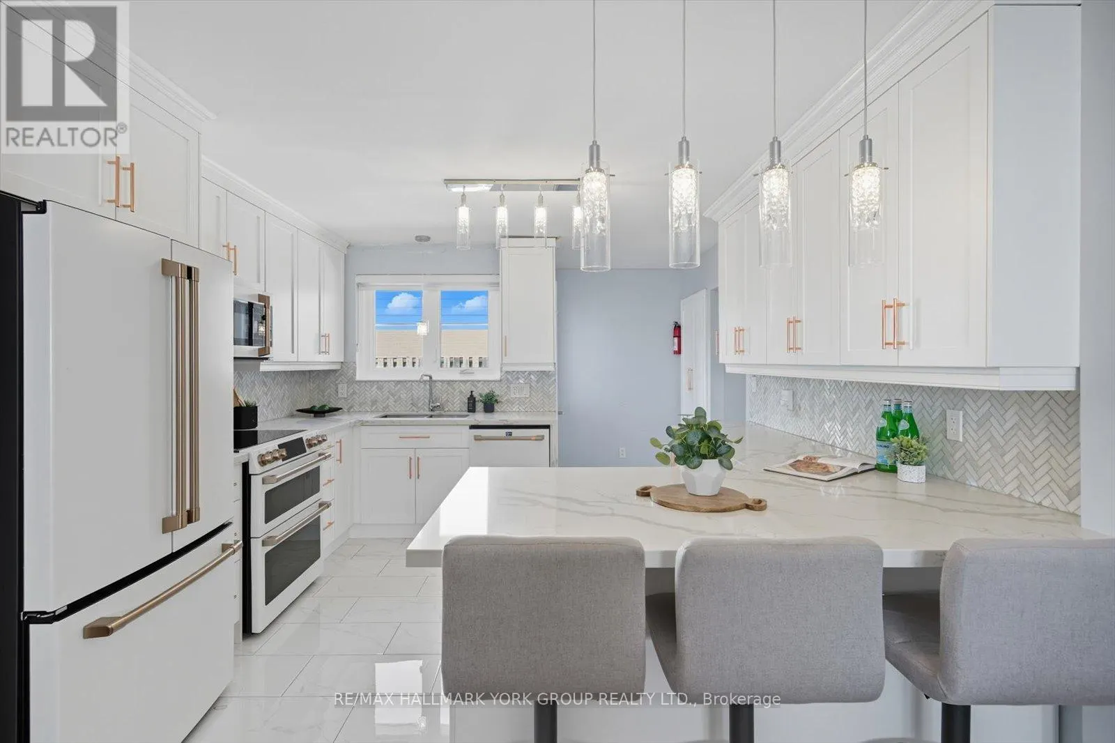 27 BROMLEY CRESCENT