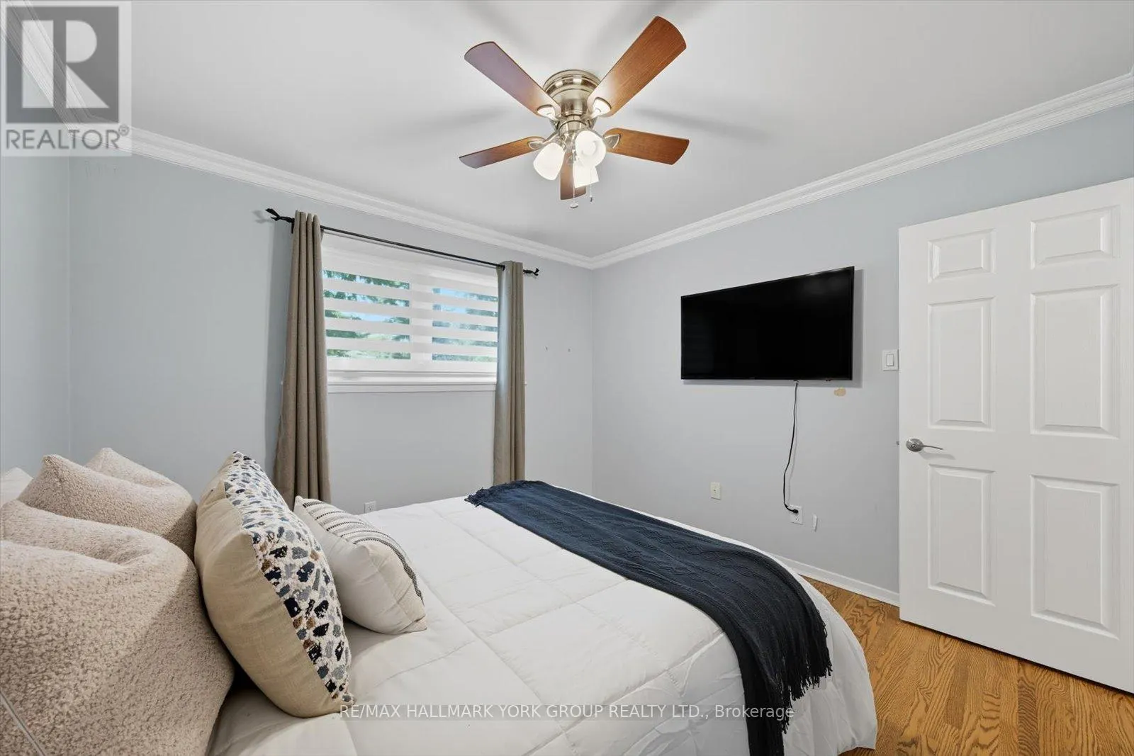 27 BROMLEY CRESCENT