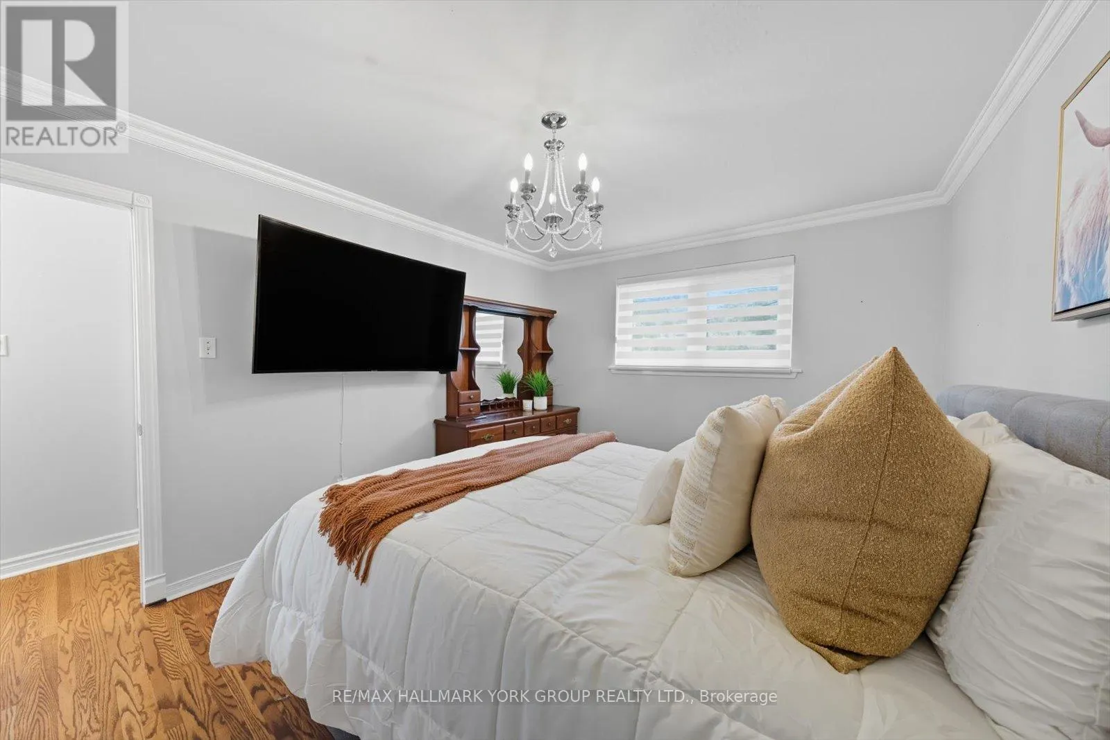 27 BROMLEY CRESCENT