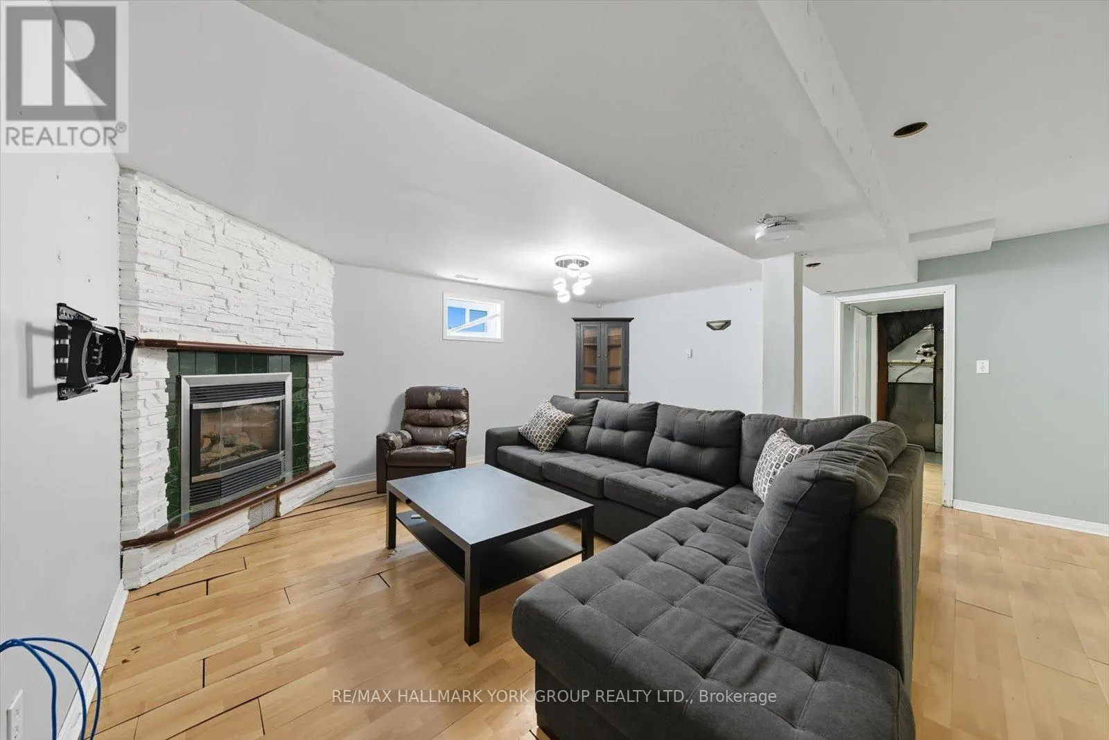 27 BROMLEY CRESCENT