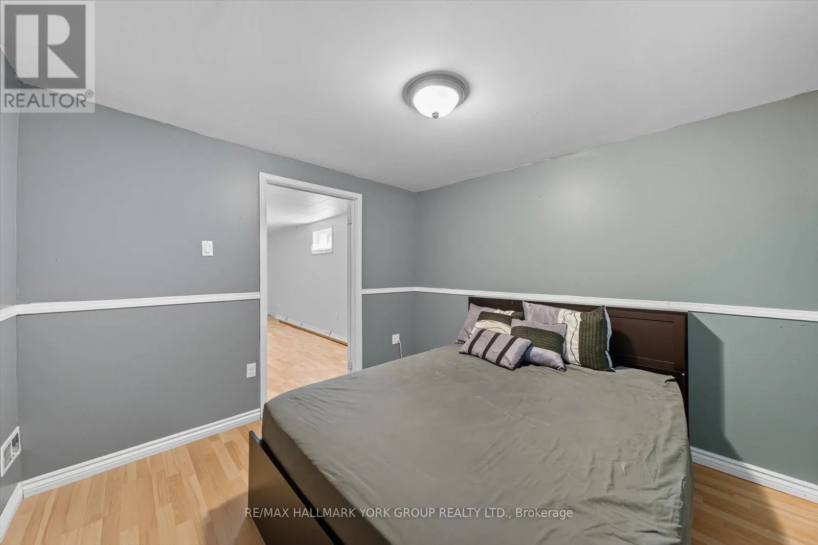 27 BROMLEY CRESCENT