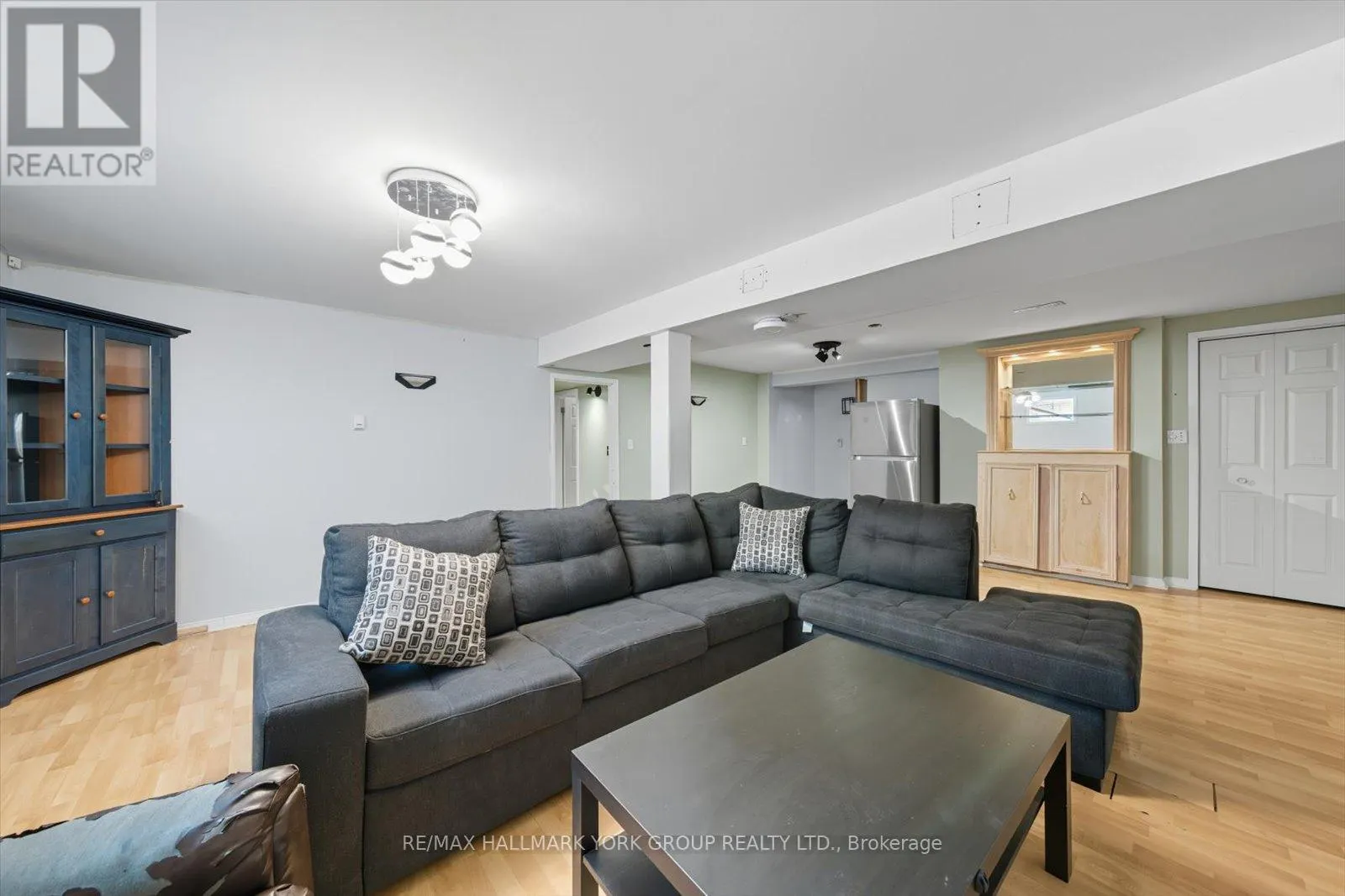 27 BROMLEY CRESCENT