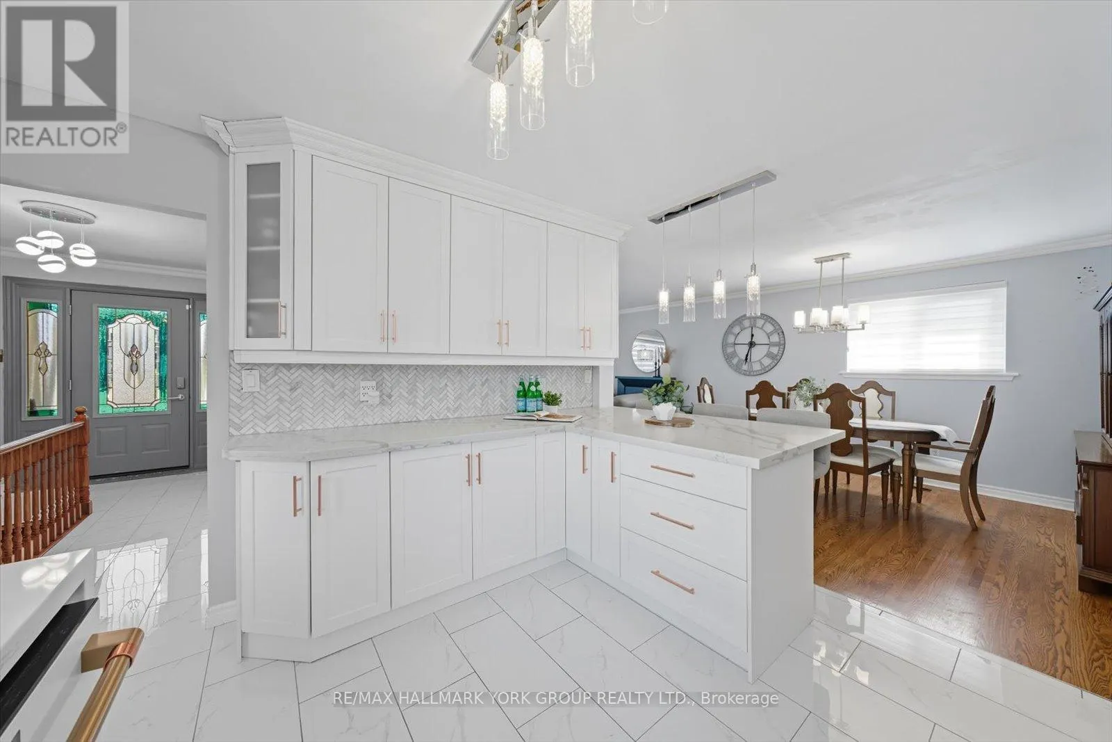 27 BROMLEY CRESCENT