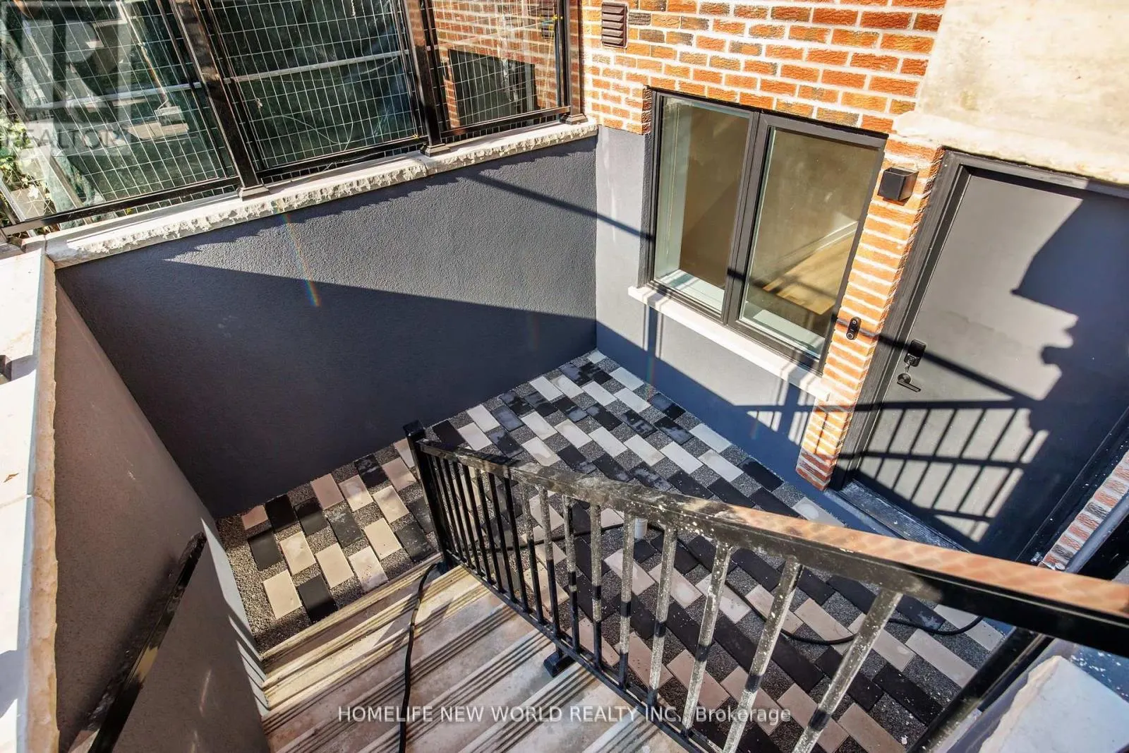 LEASE - 1 - 43 BATAVIA AVENUE