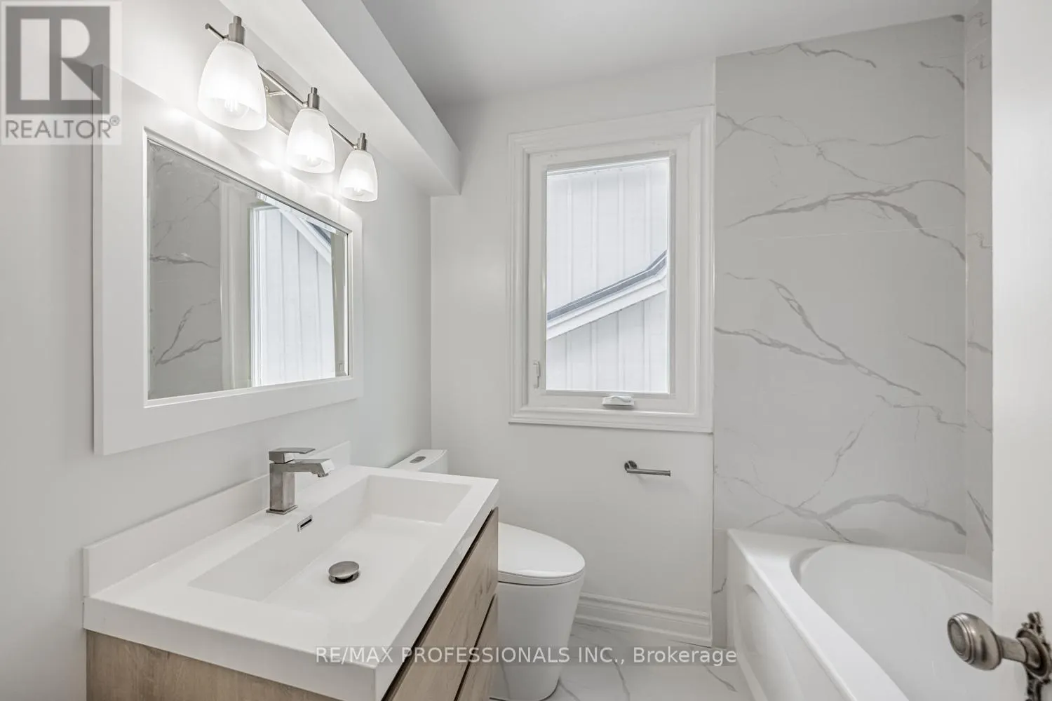 228 THE KINGSWAY