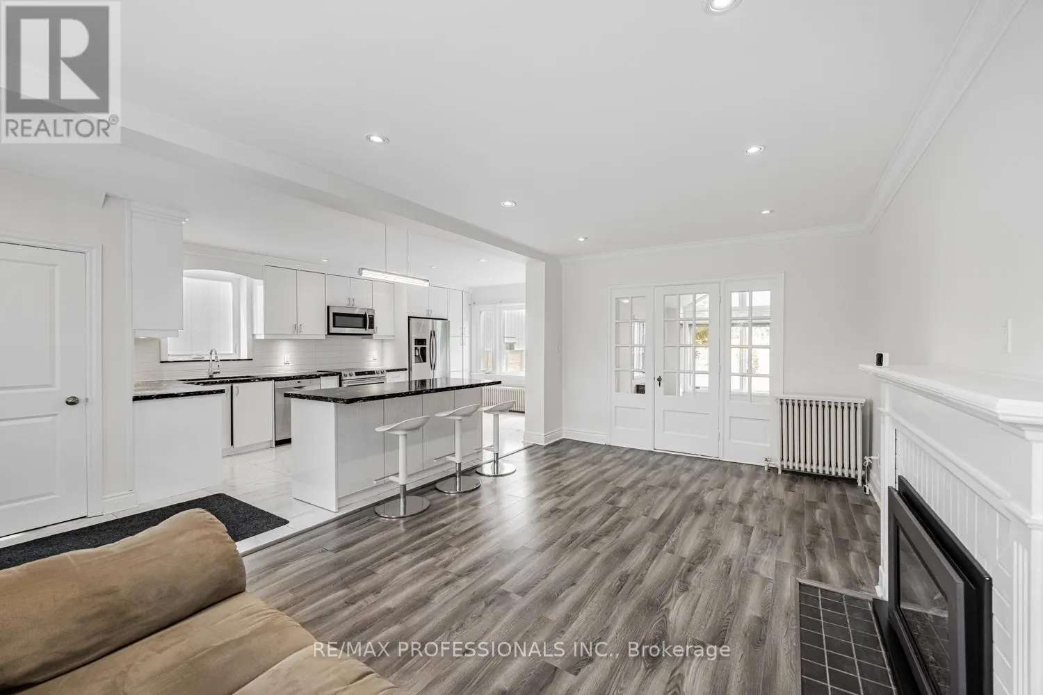 228 THE KINGSWAY