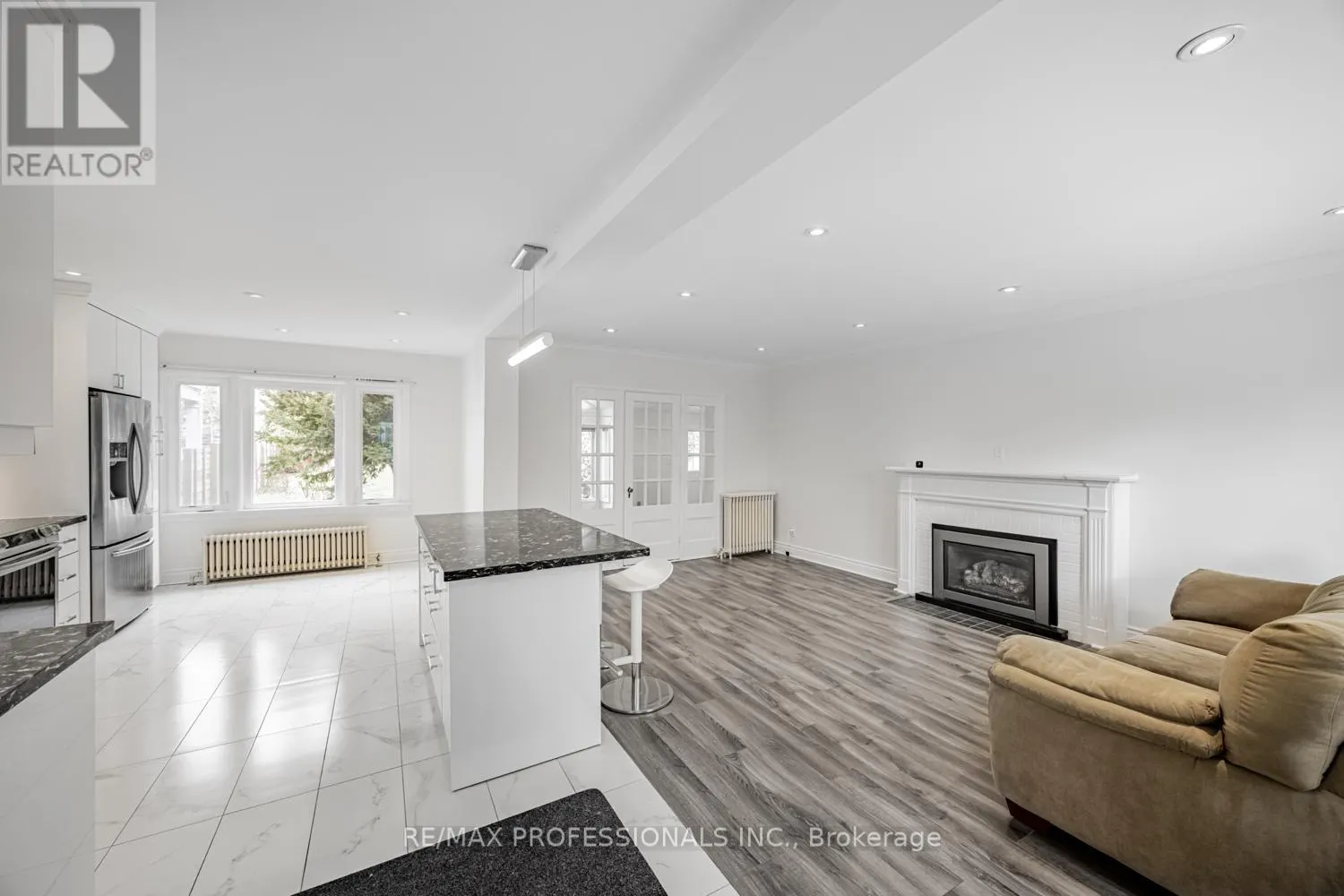 228 THE KINGSWAY