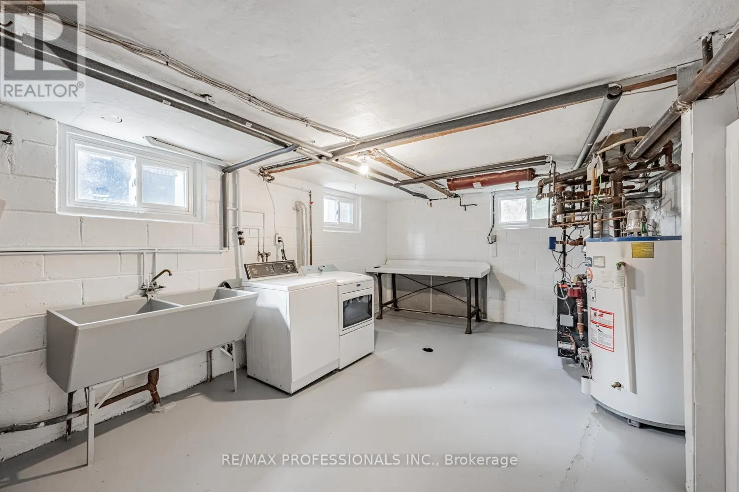 228 THE KINGSWAY