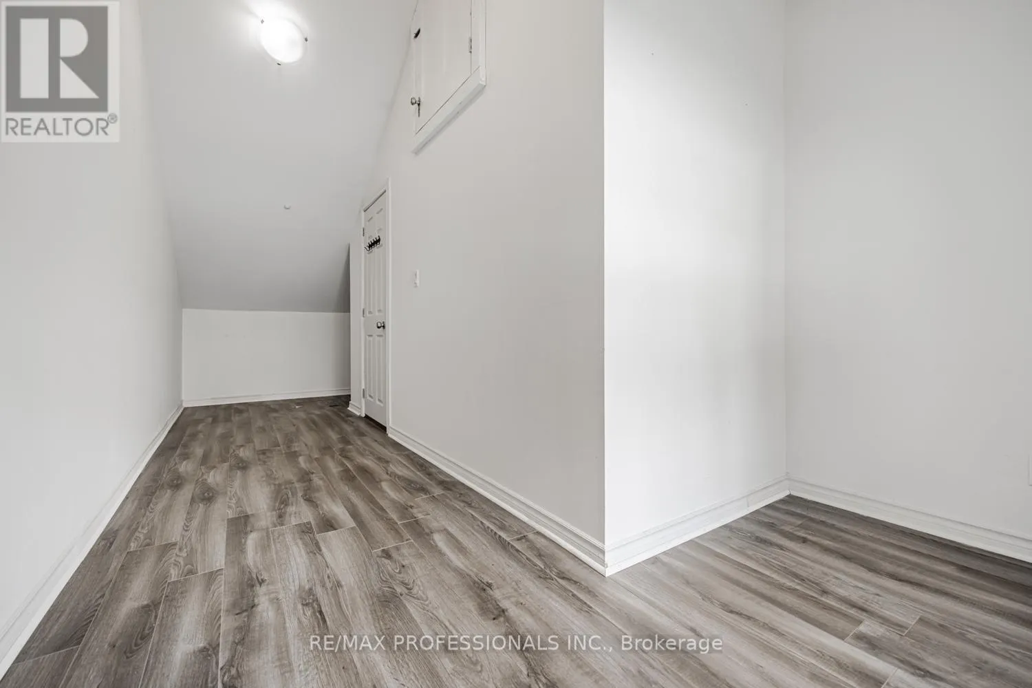 228 THE KINGSWAY
