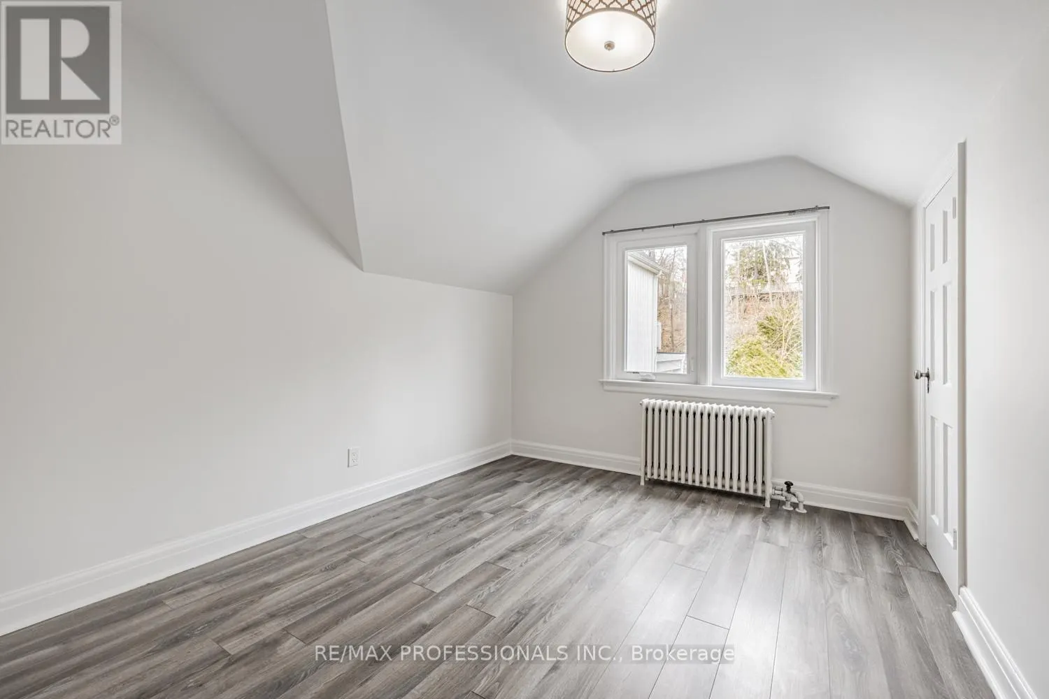 228 THE KINGSWAY