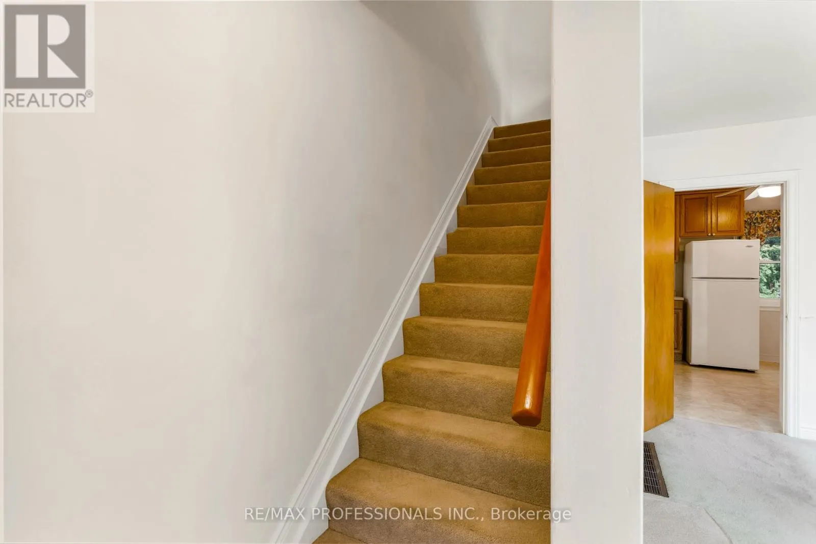 38 VAN STASSEN BOULEVARD
