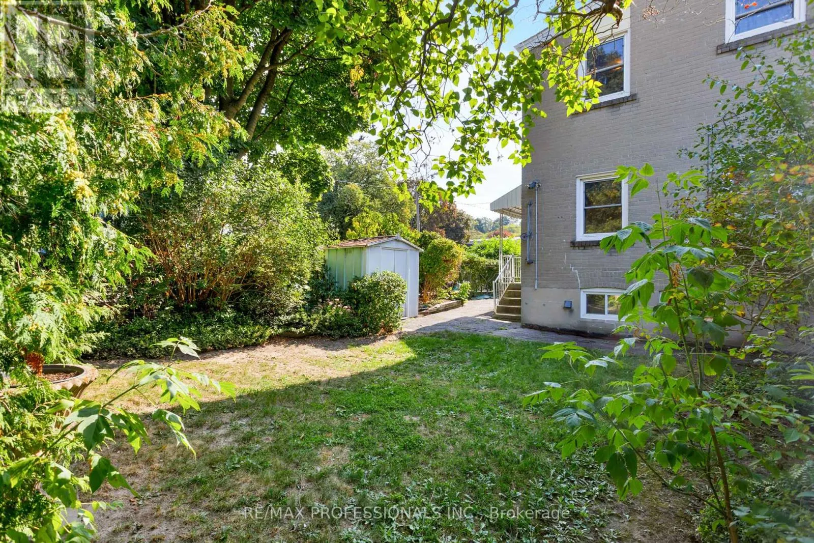 38 VAN STASSEN BOULEVARD