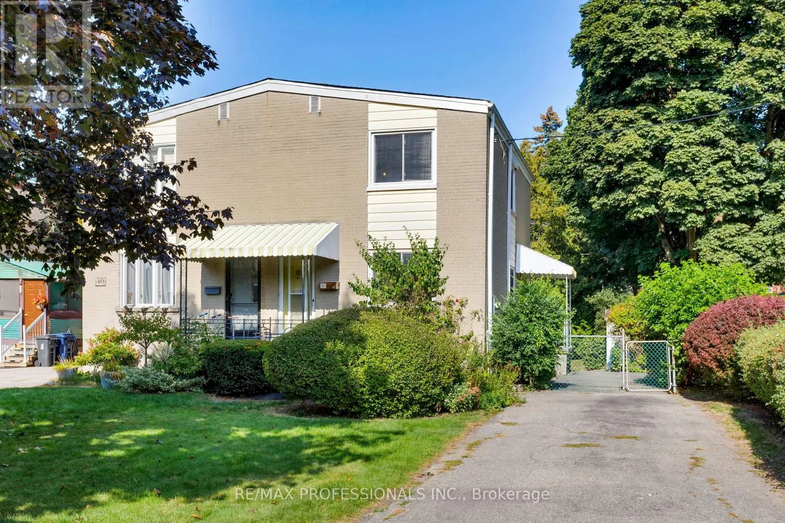 38 VAN STASSEN BOULEVARD