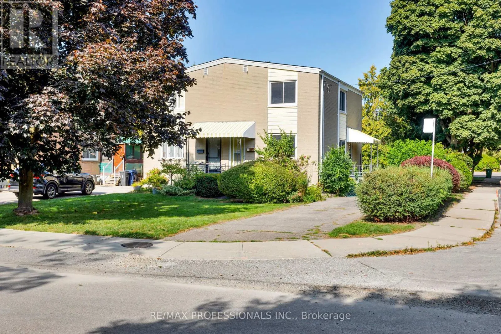 38 VAN STASSEN BOULEVARD