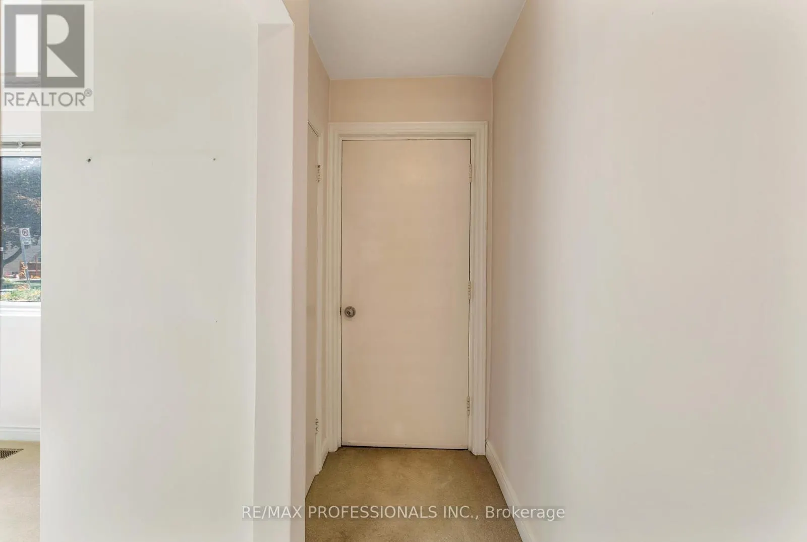 38 VAN STASSEN BOULEVARD