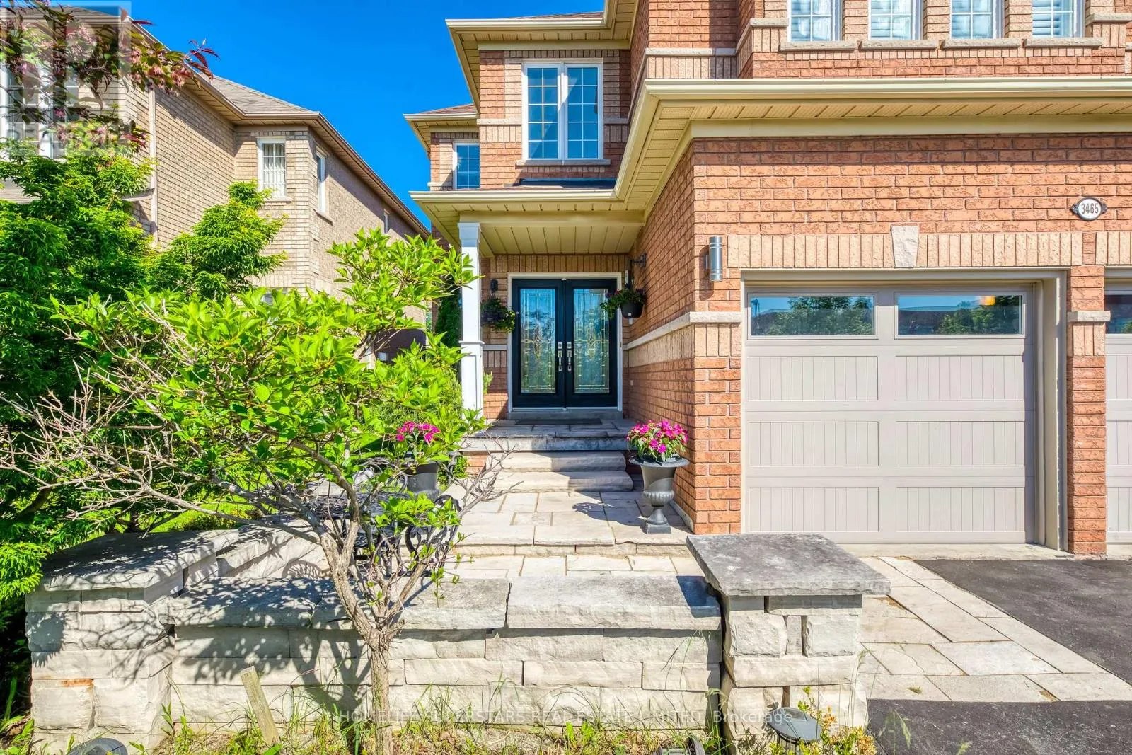 ( UPPER LEVEL ) - 3465 AQUINAS AVENUE