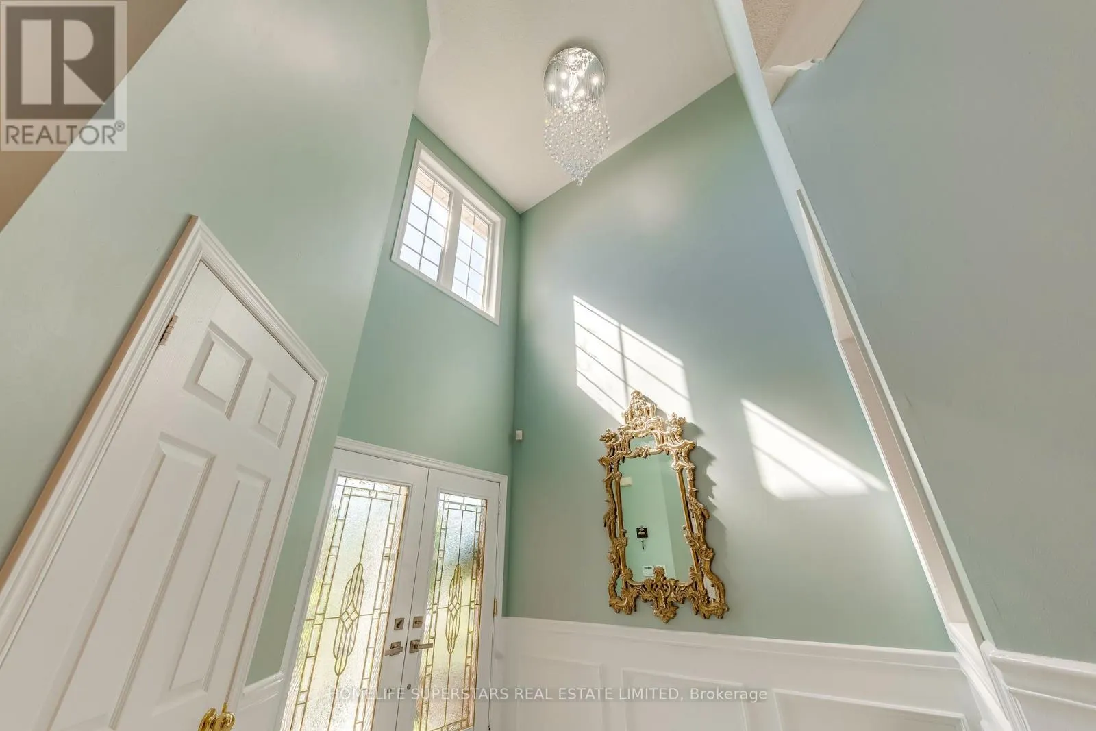 ( UPPER LEVEL ) - 3465 AQUINAS AVENUE