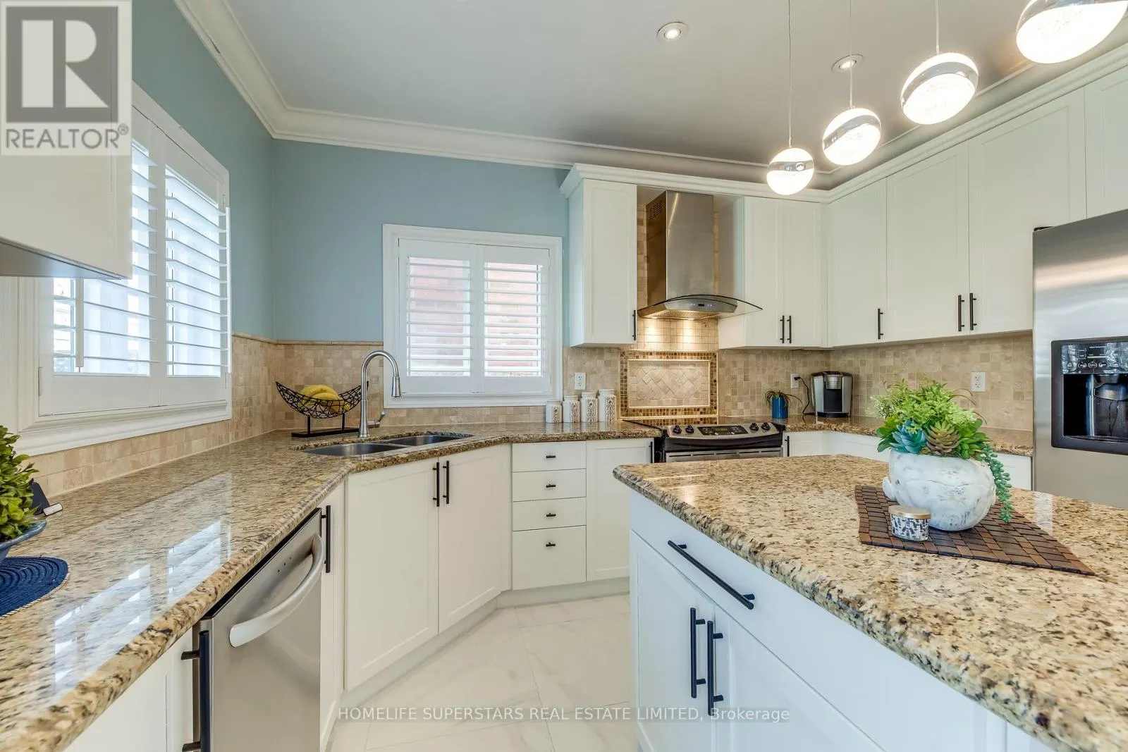( UPPER LEVEL ) - 3465 AQUINAS AVENUE