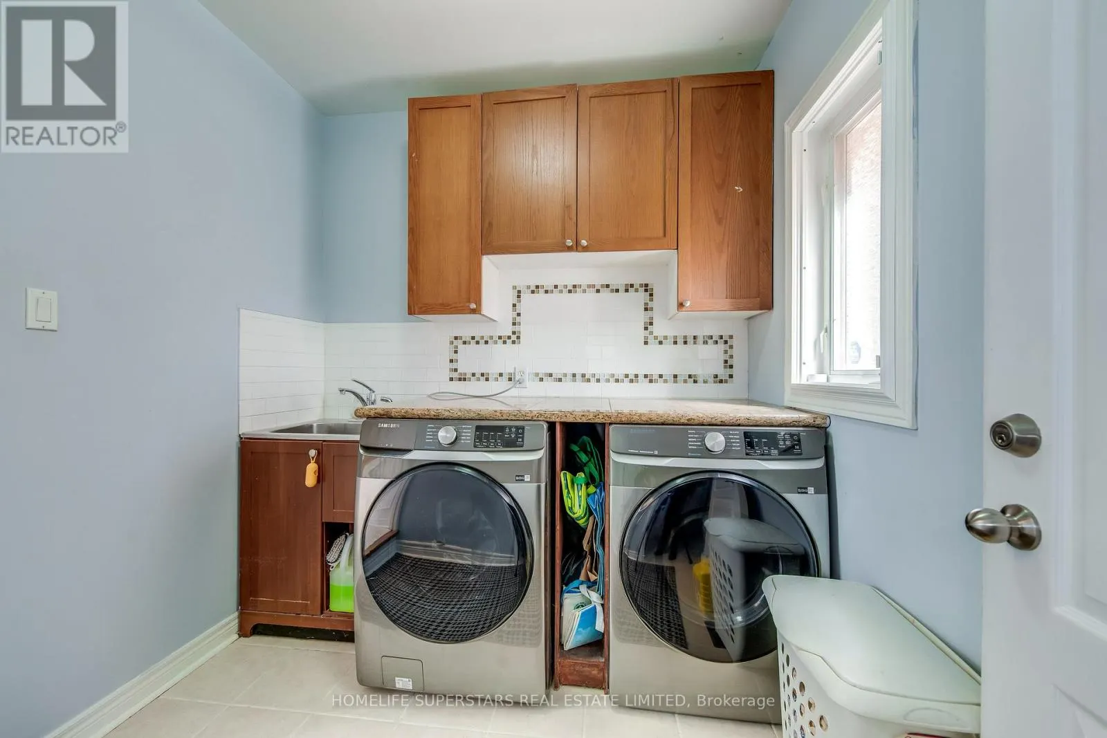 ( UPPER LEVEL ) - 3465 AQUINAS AVENUE