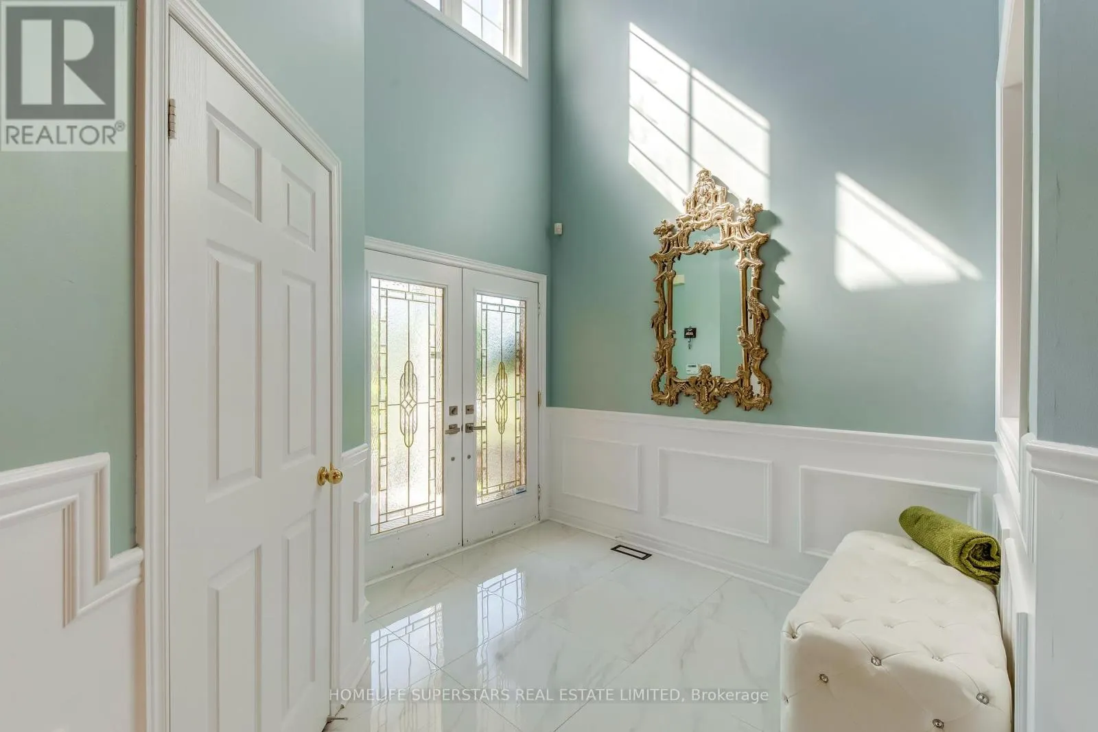 ( UPPER LEVEL ) - 3465 AQUINAS AVENUE