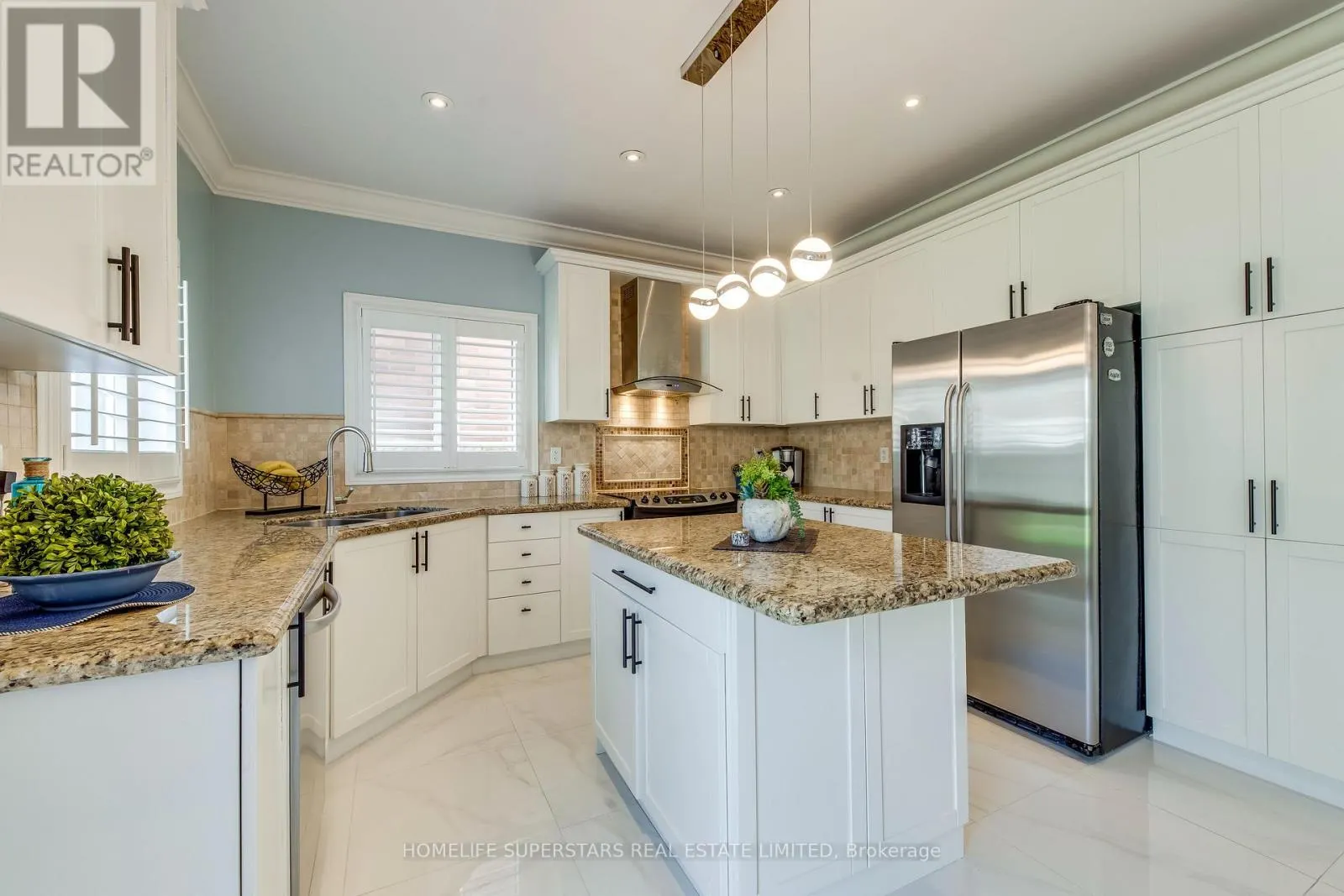 ( UPPER LEVEL ) - 3465 AQUINAS AVENUE