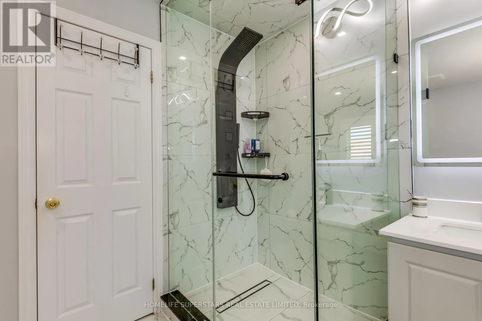 ( UPPER LEVEL ) - 3465 AQUINAS AVENUE
