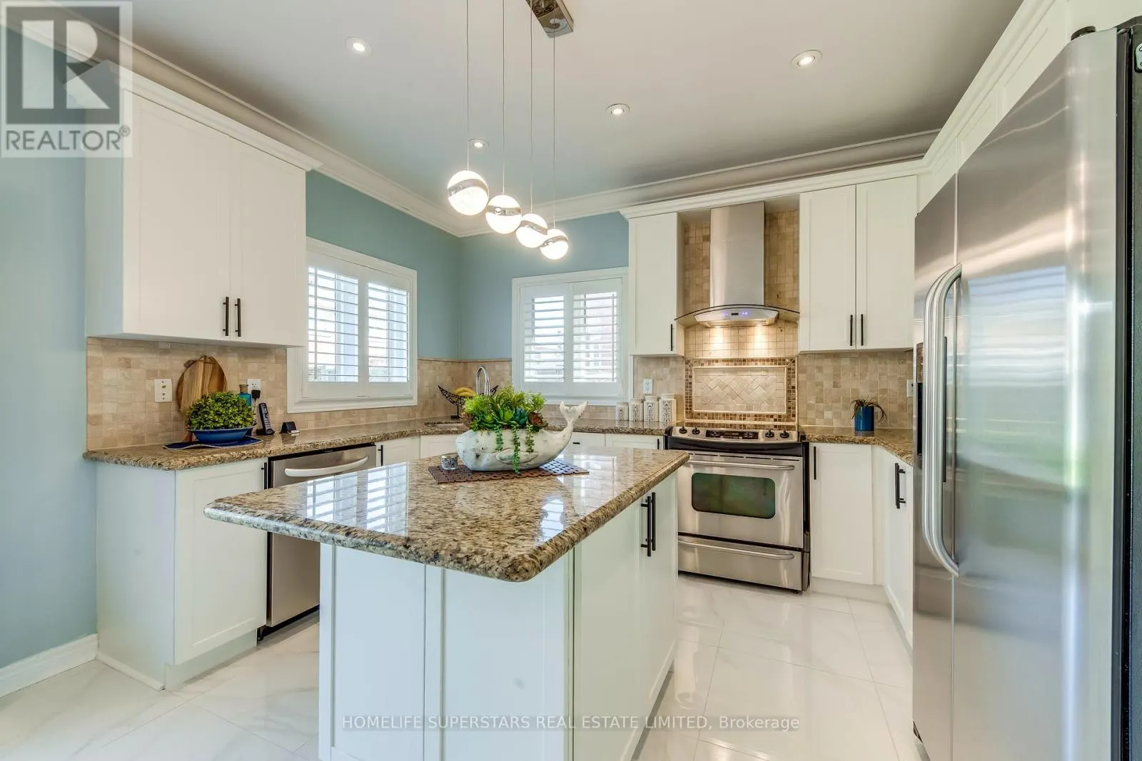 ( UPPER LEVEL ) - 3465 AQUINAS AVENUE