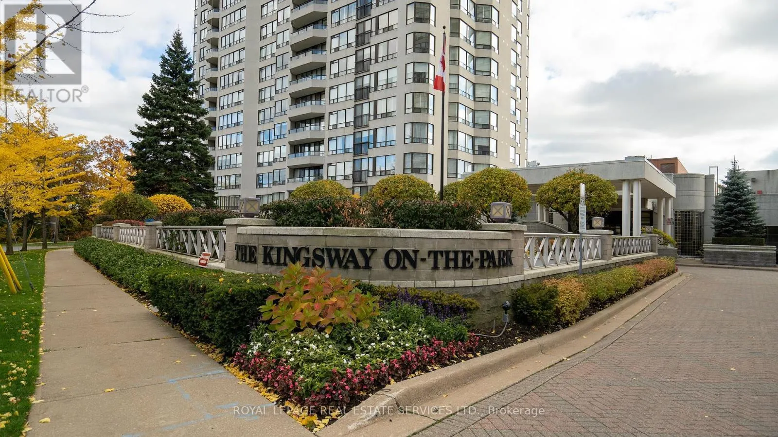 712 - 1 ABERFOYLE CRESCENT