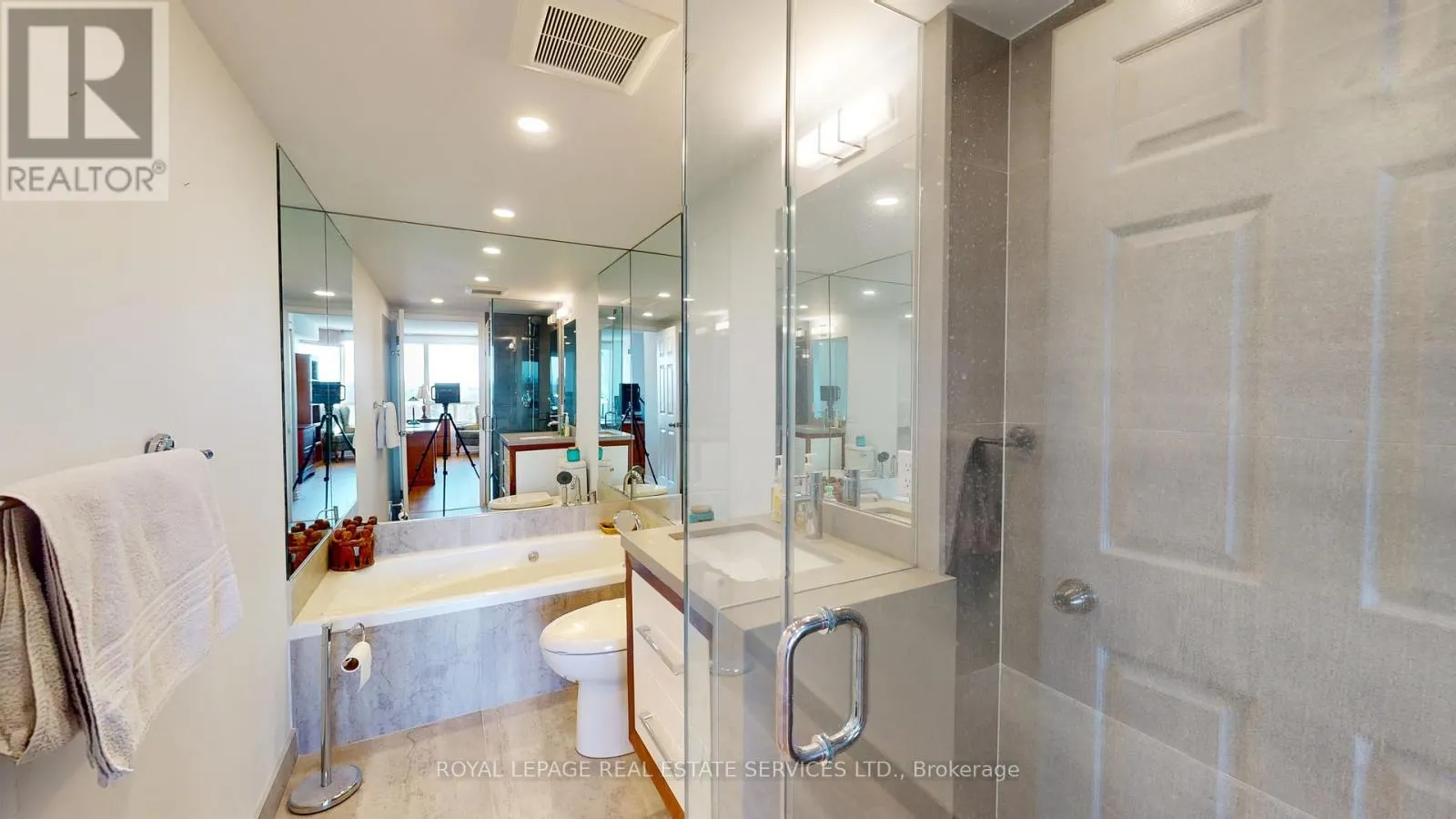 712 - 1 ABERFOYLE CRESCENT