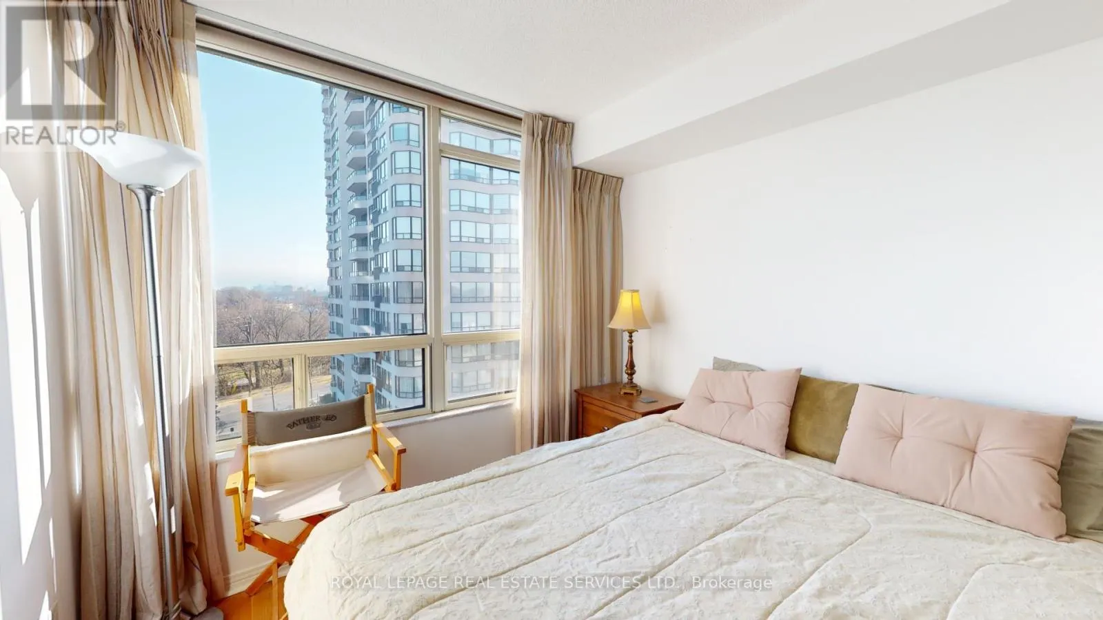 712 - 1 ABERFOYLE CRESCENT