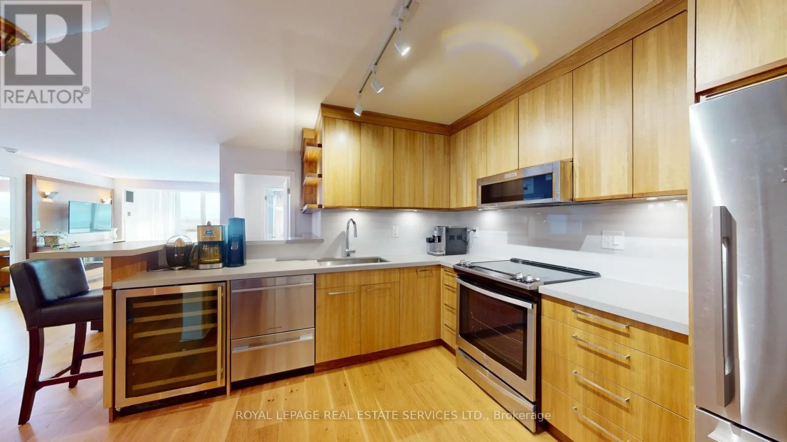 712 - 1 ABERFOYLE CRESCENT