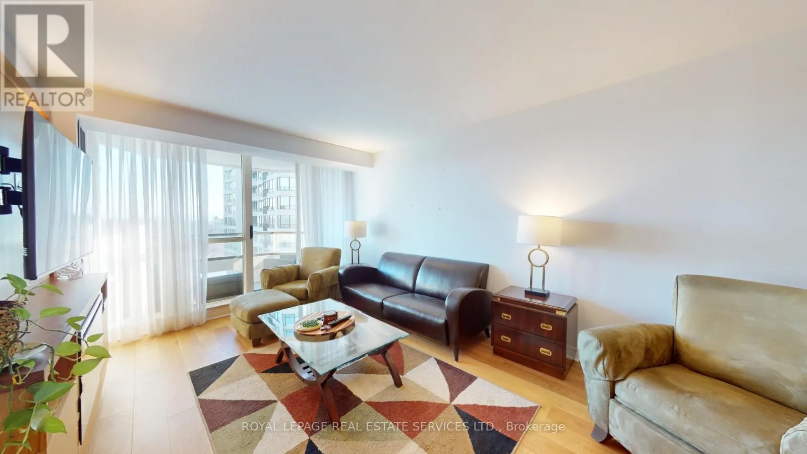 712 - 1 ABERFOYLE CRESCENT