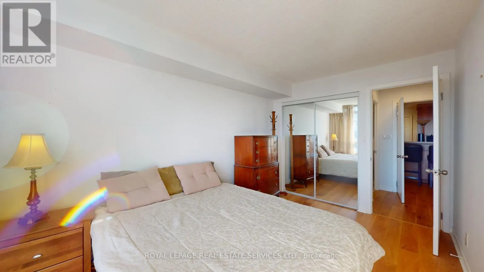 712 - 1 ABERFOYLE CRESCENT