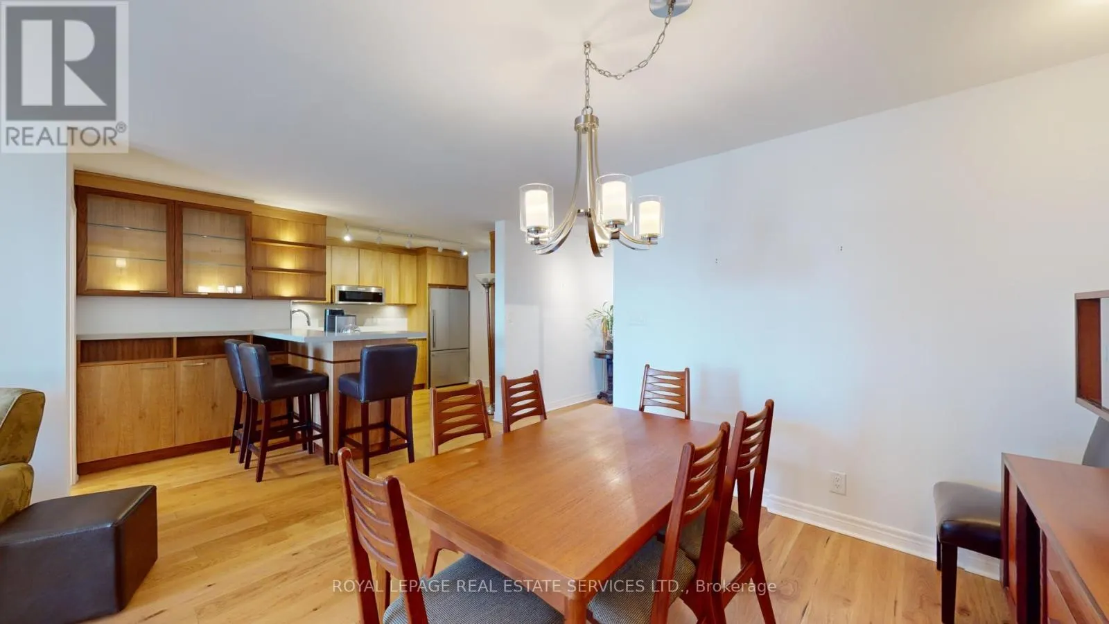 712 - 1 ABERFOYLE CRESCENT