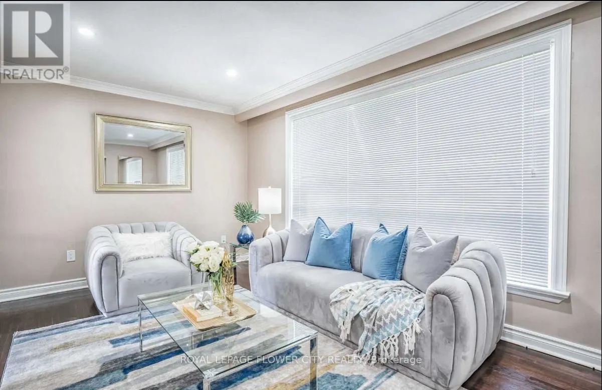 UPPER LEVEL - 8 MCCULLA AVENUE