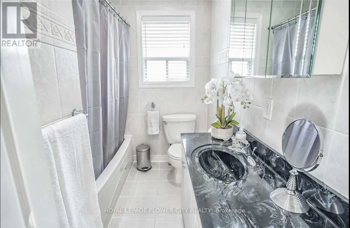 UPPER LEVEL - 8 MCCULLA AVENUE