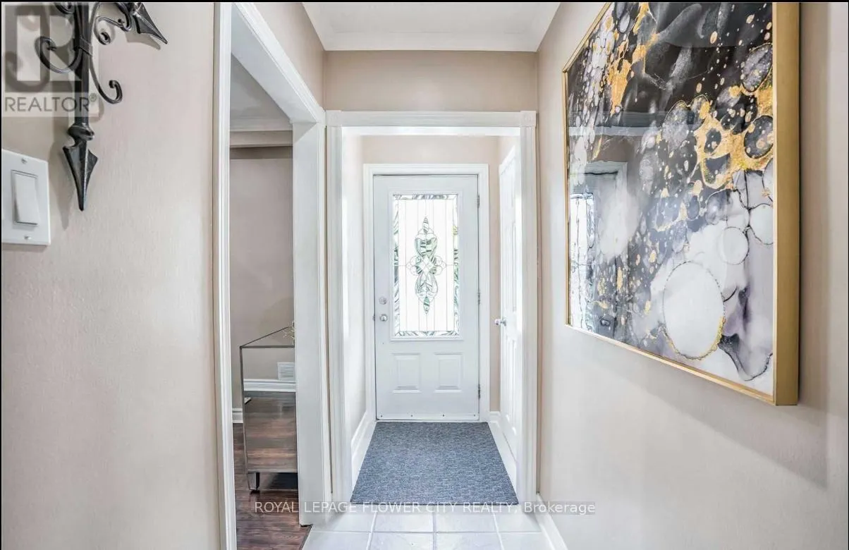 UPPER LEVEL - 8 MCCULLA AVENUE