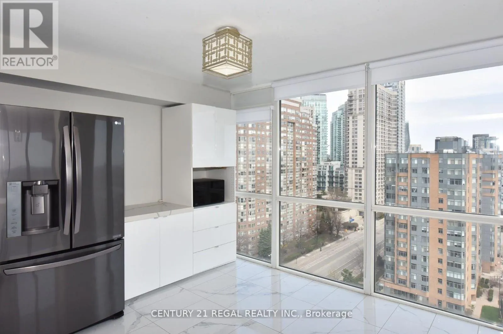 1612 - 350 WEBB DRIVE