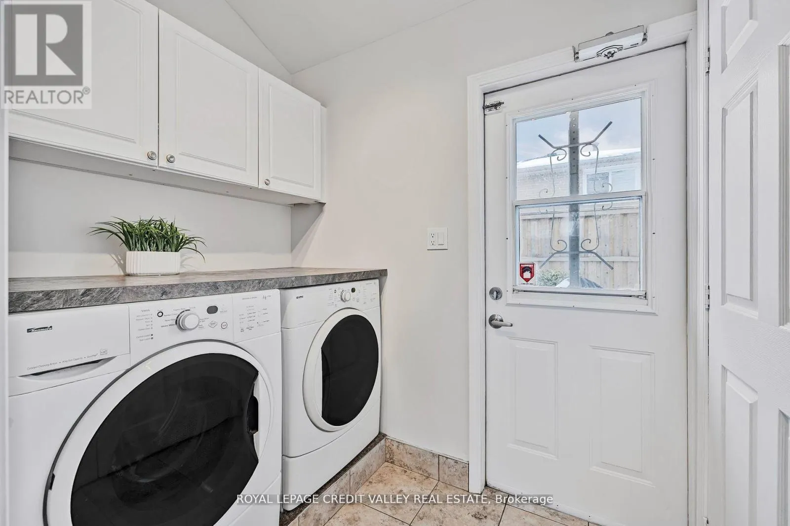 36 LOCKTON CRESCENT