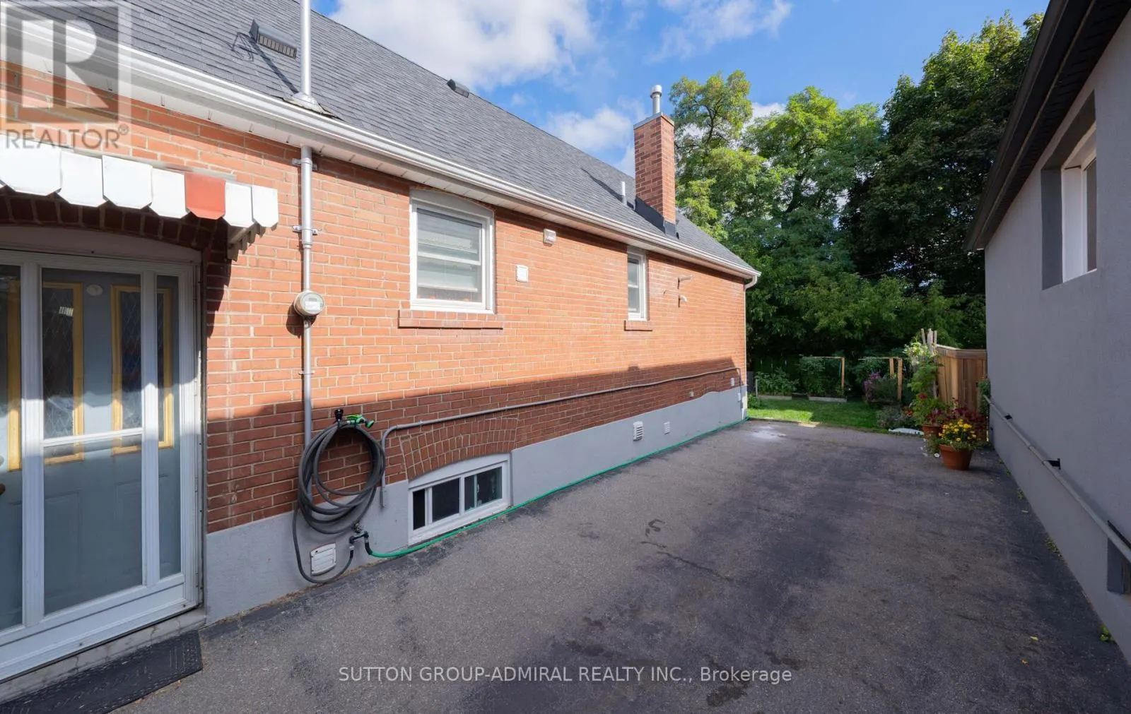112 STRATHNAIRN AVENUE