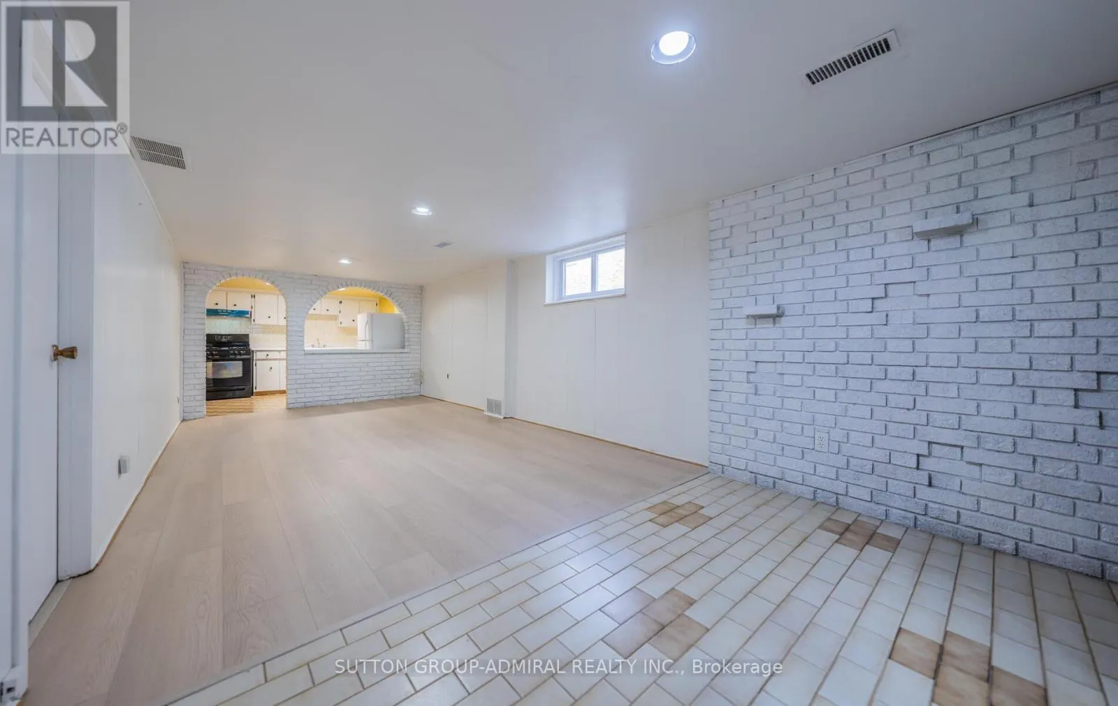 112 STRATHNAIRN AVENUE