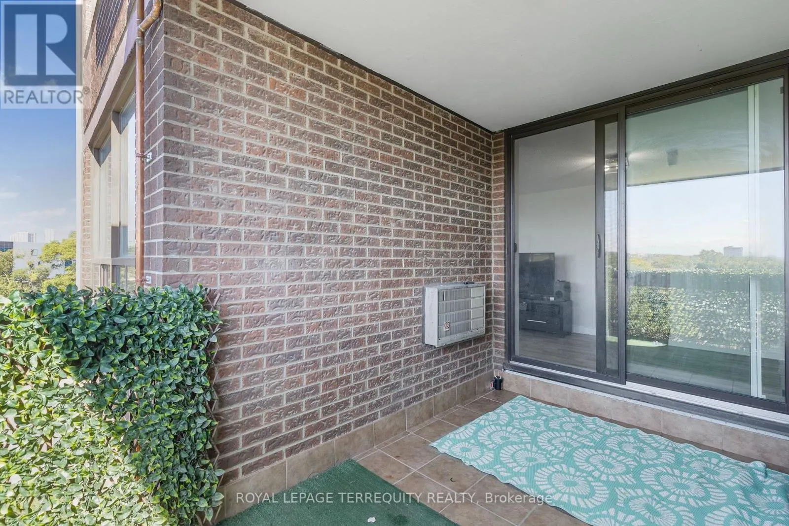 601 - 2556 ARGYLE ROAD