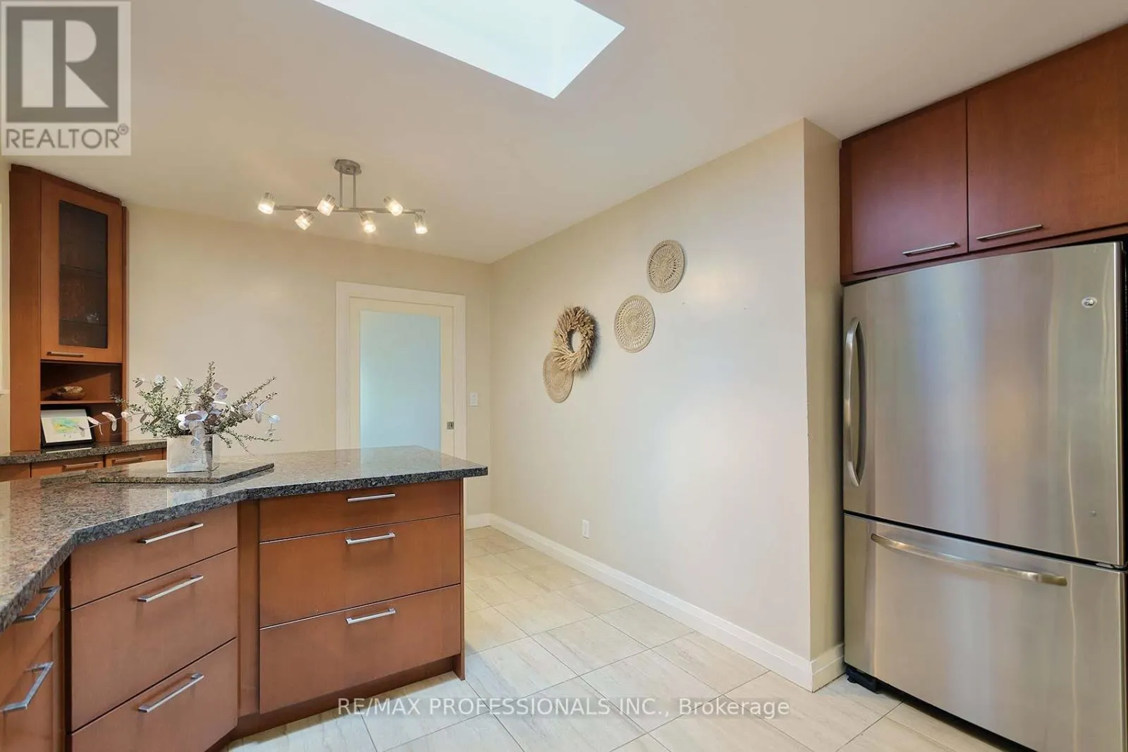 37 SUNPLAINS CRESCENT