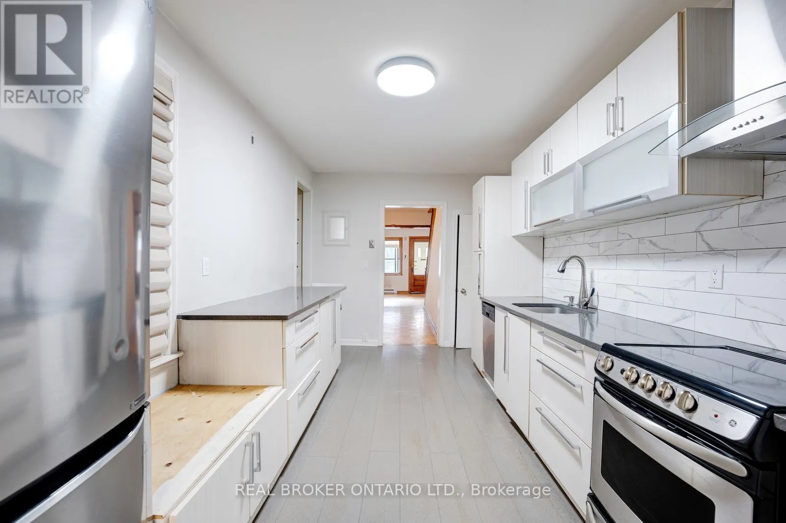 195 ISLINGTON AVENUE