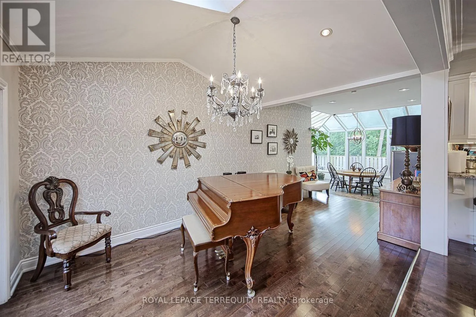 1412 GLENWOOD DRIVE