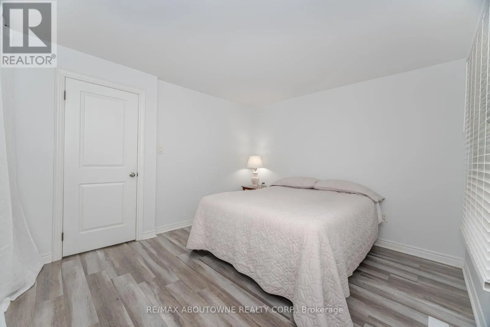27 - 2779 GANANOQUE DRIVE