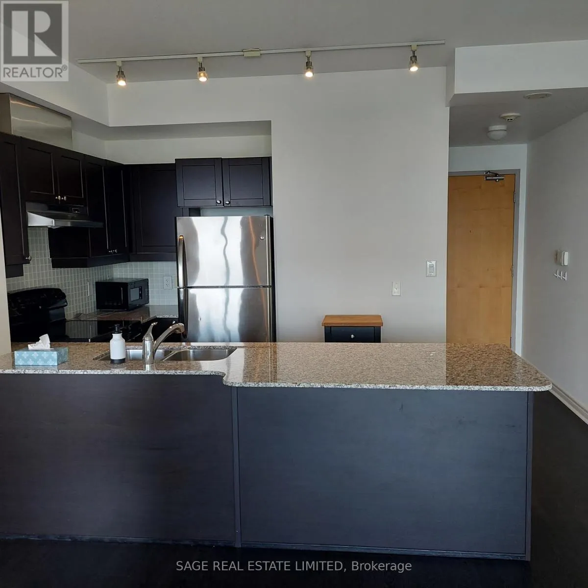 1302 - 3865 LAKE SHORE BOULEVARD W