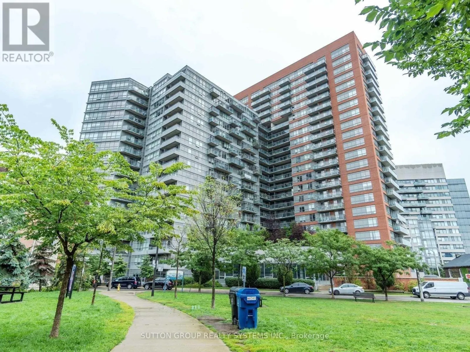 105 - 38 JOE SHUSTER WAY