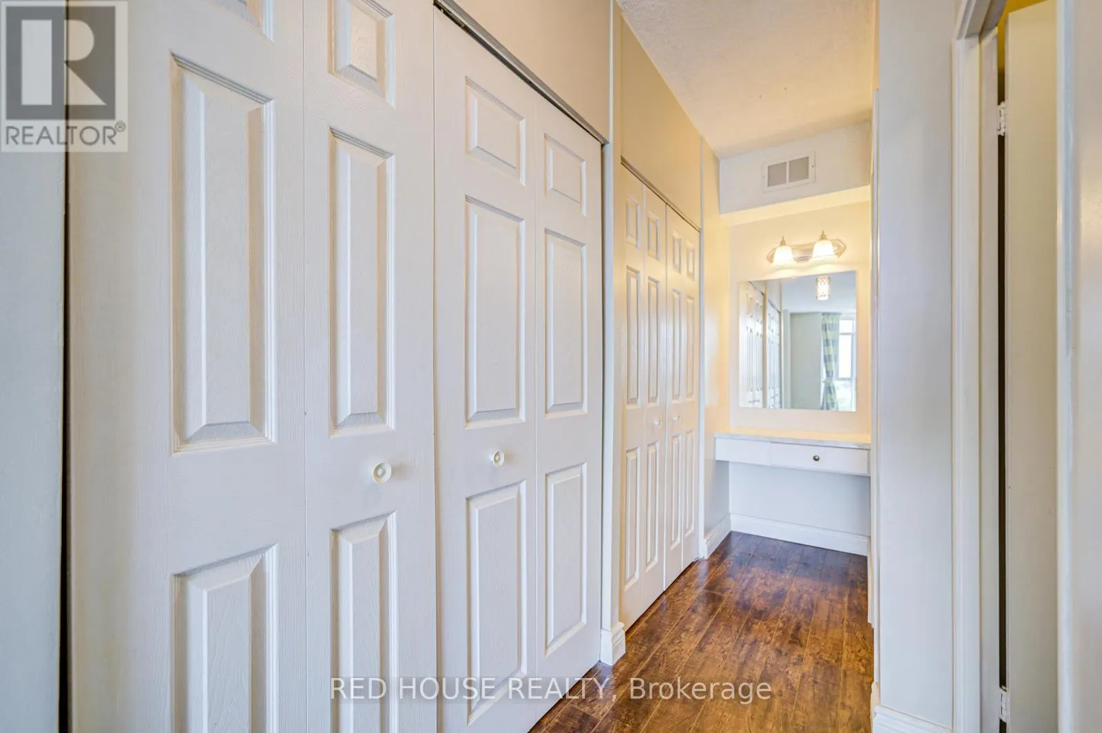 809 - 5250 LAKESHORE ROAD